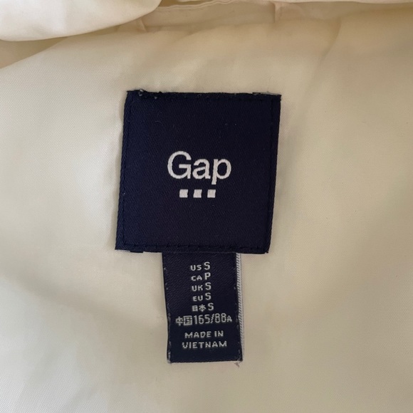 Gap - Picture 2 of 2
